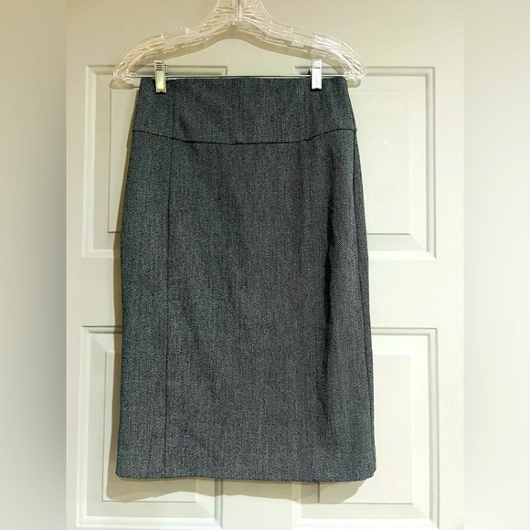 Express  pencil skirt size 2 like new condition - Picture 1 of 10